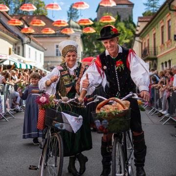 Izjemen obisk zaznamoval 50. Dneve narodnih noš in oblačilne dediščine v Kamniku (Blaž T. Muc)  (99)